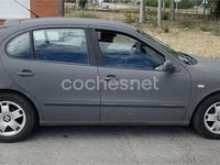 Usado Seat Leon Sport 105 CV (77 kW) 2002 Gris / plata Utilitario