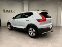 Usado Volvo XC40 Momentum 197 CV (144 kW) 2021 Gris / plata SUV