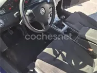 Usado VW Passat Trendline 105 CV (77 kW) 2006 Azul Berlina