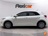 Usado Kia Rio 84 CV (61 kW) 2018 Blanco Berlina