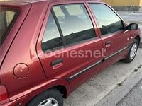 Usado Peugeot 106 60 CV (44 kW) 2002 Rojo Utilitario