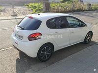 Usado Peugeot 208 Style 100 CV (73 kW) 2017 Blanco Utilitario