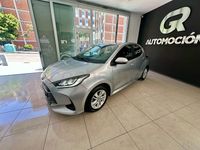 Usado Toyota Yaris 125 CV (91 kW) 2023 Gris / plata Utilitario