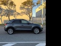 Usado VW T-Roc Life 150 CV (110 kW) 2023 Gris SUV