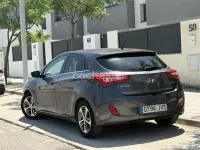 Usado Hyundai i30 110 CV (80 kW) 2016 Gris / plata Berlina