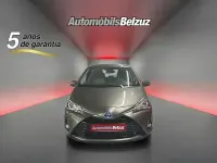Usado Toyota Yaris Hybrid Active 100 CV (73 kW) 2019 Gris Utilitario