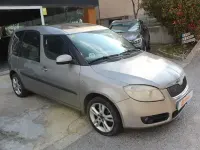 Usado Skoda Roomster Fun 105 CV (77 kW) 2008 Gris Monovolumen