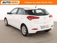 Usado Hyundai i20 85 CV (62 kW) 2017 Blanco Berlina