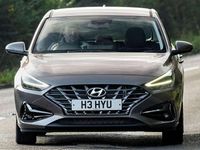 Usado Hyundai i30 116 CV (85 kW) 2021 Gris Utilitario