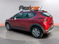 Usado Dacia Sandero Comfort 91 CV (66 kW) 2022 Granate Berlina