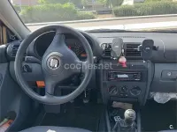 Usado Seat Toledo Stella 100 CV (73 kW) 1999 Granate Berlina