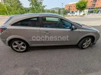 Usado Opel Astra GTC Enjoy 100 CV (73 kW) 2005 Blanco Berlina