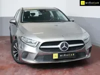 Usado Mercedes A180 116 CV (85 kW) 2020 Gris Utilitario