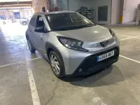 Usado Toyota Aygo X Play 72 CV (52 kW) 2024 Gris SUV