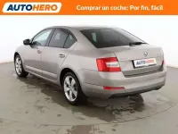 Usado Skoda Octavia Ambition 110 CV (80 kW) 2016 Amarillo Familiar