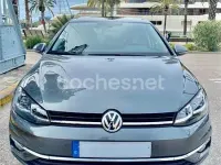 Usado VW Golf VII Advance 125 CV (91 kW) 2018 Gris / plata Berlina