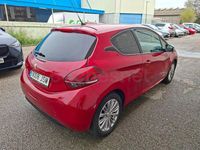 Usado Peugeot 208 Style 82 CV (60 kW) 2016 Rojo Utilitario