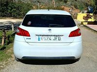 Usado Peugeot 308 Allure 92 CV (67 kW) 2015 Blanco Berlina