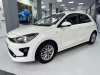 Usado Kia Rio 84 CV (61 kW) 2023 Blanco Utilitario