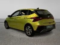 Usado Hyundai i20 100 CV (73 kW) 2024 Verde Utilitario