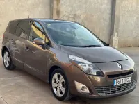 Usado Renault Grand Scénic Dynamique 130 CV (95 kW) 2011 Marrón Monovolumen