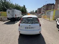 Usado Ford Fiesta Ambiente 70 CV (51 kW) 2007 Blanco Utilitario