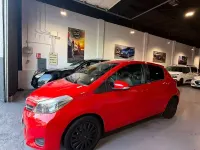 Usado Toyota Yaris Connect Style 101 CV (74 kW) 2011 Rojo Utilitario