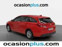 Usado Hyundai i30 120 CV (88 kW) 2018 Rojo Familiar