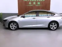 Usado Opel Insignia Innovation 136 CV (100 kW) 2020 Gris / plata Berlina