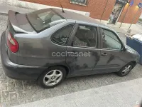 Usado Seat Cordoba Stella 75 CV (55 kW) 2002 Gris / plata Berlina