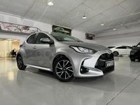 Usado Toyota Yaris Hybrid Style 116 CV (85 kW) 2021 Gris / plata Berlina