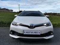 Usado Toyota Auris Touring Sports Active 136 CV (100 kW) 2015 Blanco Familiar