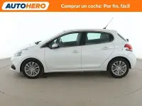 Usado Peugeot 208 Allure 100 CV (73 kW) 2016 Blanco Utilitario