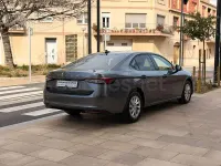 Usado Skoda Superb Style 150 CV (110 kW) 2024 Gris / plata Berlina