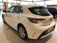 Usado Toyota Corolla Active 140 CV (102 kW) 2025 Blanco Berlina
