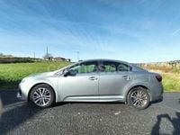 Usado Toyota Avensis Executive 150 CV (110 kW) 2015 Gris / plata Berlina