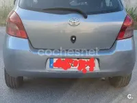 Usado Toyota Yaris Sol 90 CV (66 kW) 2007 Gris / plata Utilitario