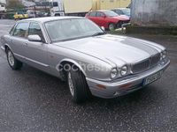 Usado Jaguar XJ8 Executive 240 CV (176 kW) 2002 Gris / plata Berlina