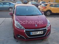 Usado Peugeot 208 Active 82 CV (60 kW) 2015 Rojo Utilitario