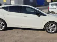 Usado Opel Astra Dynamic 110 CV (80 kW) 2016 Blanco Familiar