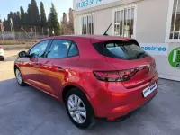 Usado Renault Mégane Business 116 CV (85 kW) 2022 Rojo Utilitario