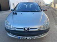 Usado Peugeot 206 70 CV (51 kW) 2003 Gris / plata Berlina