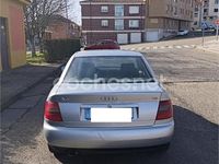 Usado Audi A4 125 CV (91 kW) 1998 Gris / plata Berlina