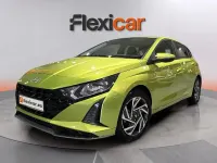 Usado Hyundai i20 101 CV (74 kW) 2024 Verde Utilitario