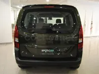 Usado Peugeot Rifter Allure 100 CV (73 kW) 2025 Verde Monovolumen