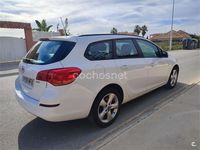 Usado Opel Astra Edition 110 CV (80 kW) 2011 Blanco Familiar