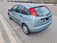 Usado Ford Focus Trend 100 CV (73 kW) 1999 Gris / plata Berlina