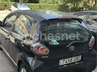 Usado Toyota Aygo 54 CV (39 kW) 2009 Negro Utilitario