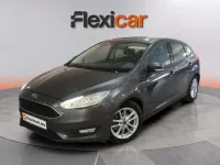 Usado Ford Focus Trend 101 CV (74 kW) 2017 Gris Berlina