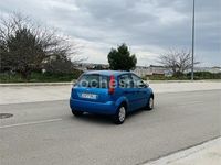 Usado Ford Fiesta 80 CV (58 kW) 2005 Azul Utilitario